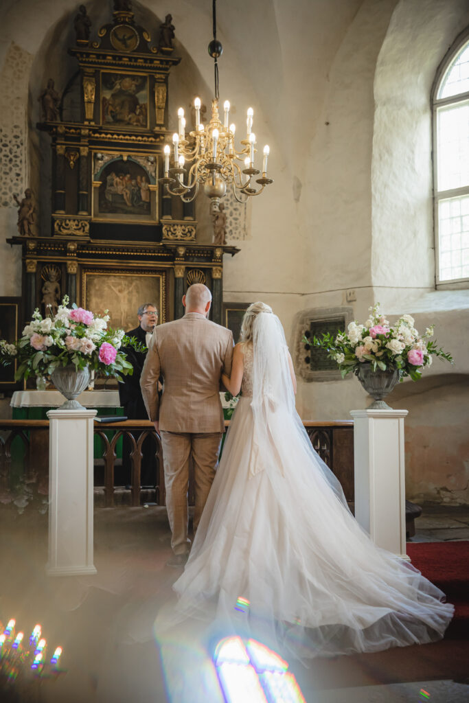 pulmafotograaf tallinn loomulikud pulmapildid , Pulmafotograaf Maaris Tölp (Puust), parimad pulmapildid, pulmatseremoonia Keila kirikus