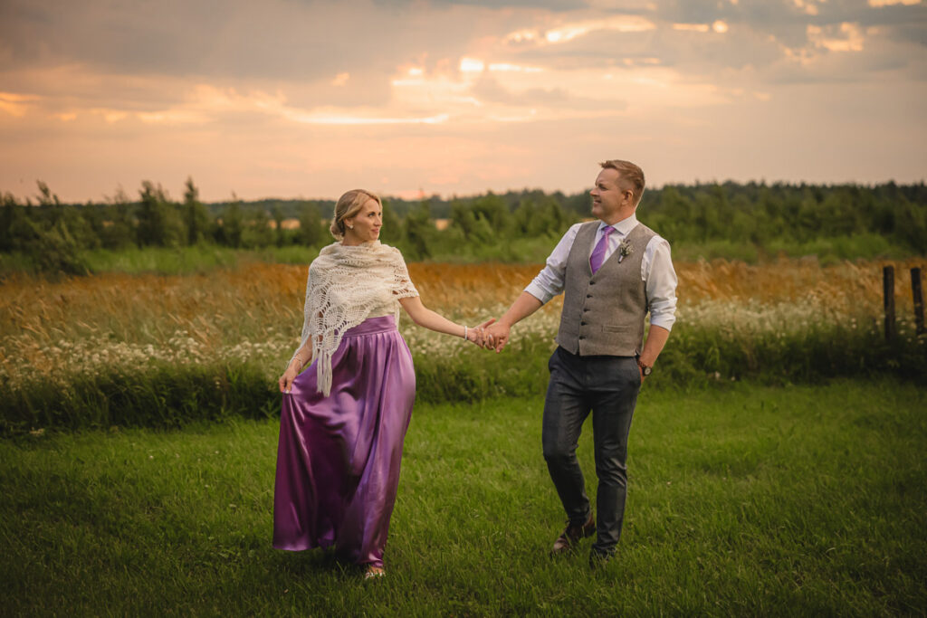 Professionaalne pulmafotograaf Tallinnas ja mujal Eestis. Pulmapildid, mis on eheda emotsiooniga, lõbusad ja võimaldavad teil ennast vabalt tunda.