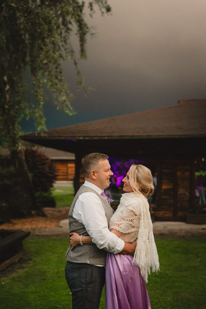 Professionaalne pulmafotograaf Tallinnas ja mujal Eestis. Pulmapildid, mis on eheda emotsiooniga, lõbusad ja võimaldavad teil ennast vabalt tunda.