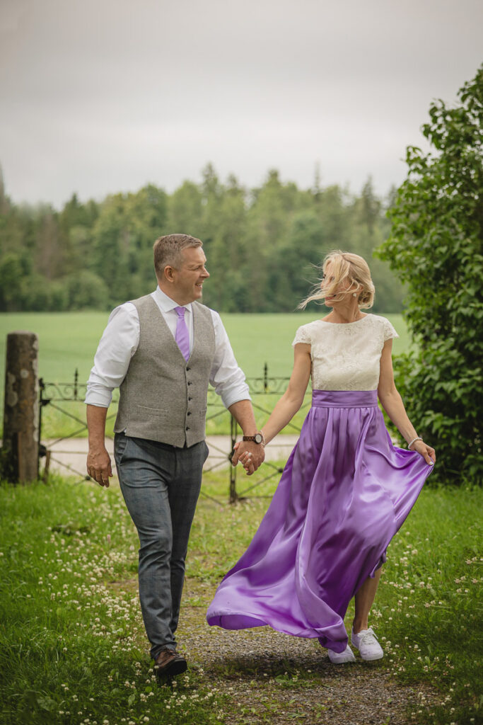 Professionaalne pulmafotograaf Tallinnas ja mujal Eestis. Pulmapildid, mis on eheda emotsiooniga, lõbusad ja võimaldavad teil ennast vabalt tunda.