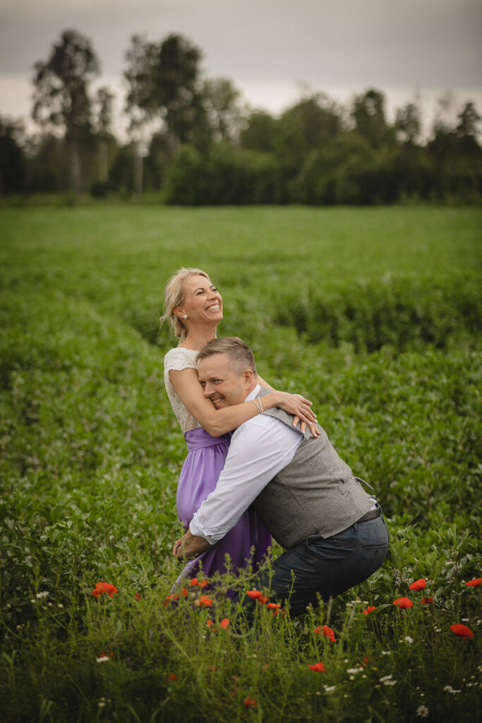 Professionaalne pulmafotograaf Tallinnas ja mujal Eestis. Pulmapildid, mis on eheda emotsiooniga, lõbusad ja võimaldavad teil ennast vabalt tunda.