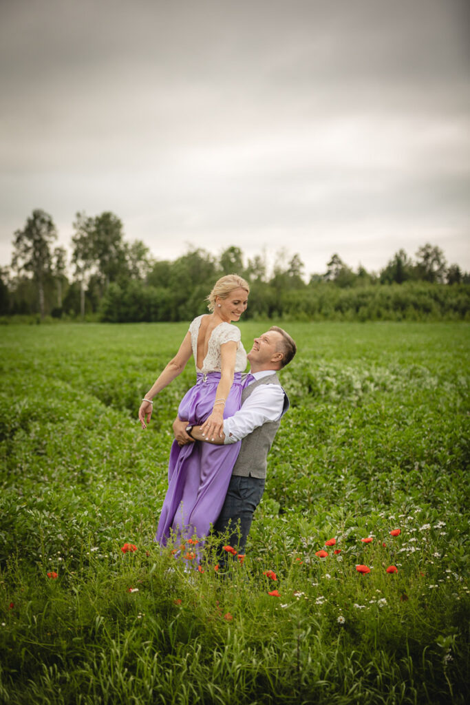 Professionaalne pulmafotograaf Tallinnas ja mujal Eestis. Pulmapildid, mis on eheda emotsiooniga, lõbusad ja võimaldavad teil ennast vabalt tunda.