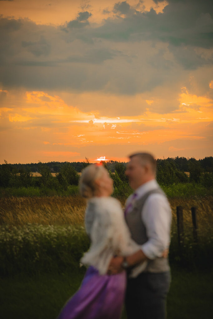 Professionaalne pulmafotograaf Tallinnas ja mujal Eestis. Pulmapildid, mis on eheda emotsiooniga, lõbusad ja võimaldavad teil ennast vabalt tunda.